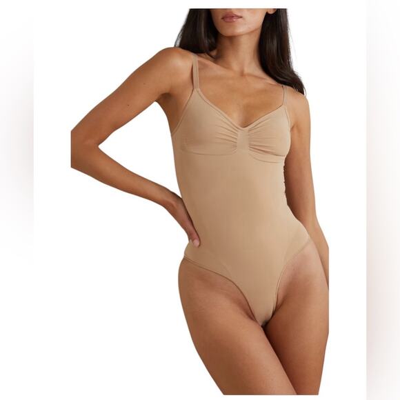 SKIMS Mica Seamless Bodysuit, Light Nude, High-Cut Legs, Kardashian, S/M - Picture 1 of 6